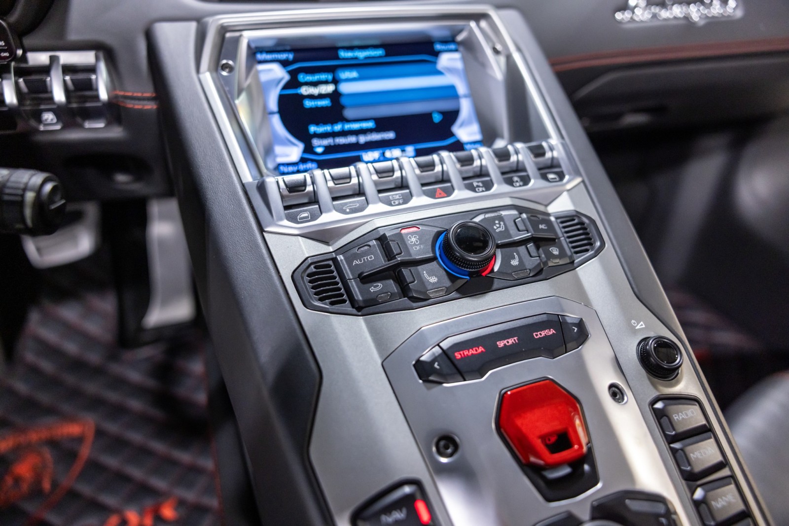 2015 Lamborghini Aventador Roadster LP 700-4 photo 34