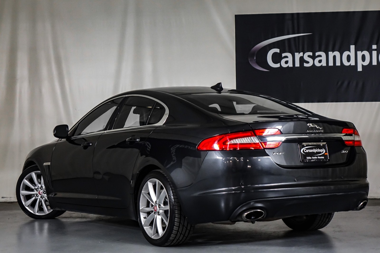 2015 Jaguar XF V6 Sport 10