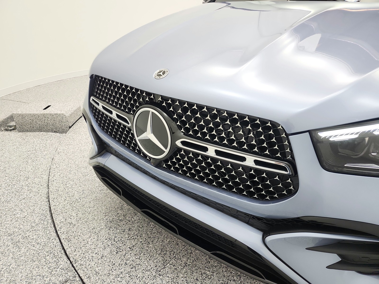 New 2026 MANUFAKTUR Cote d Azur Light Blue Metallic Mercedes-Benz GLE 450 image 16