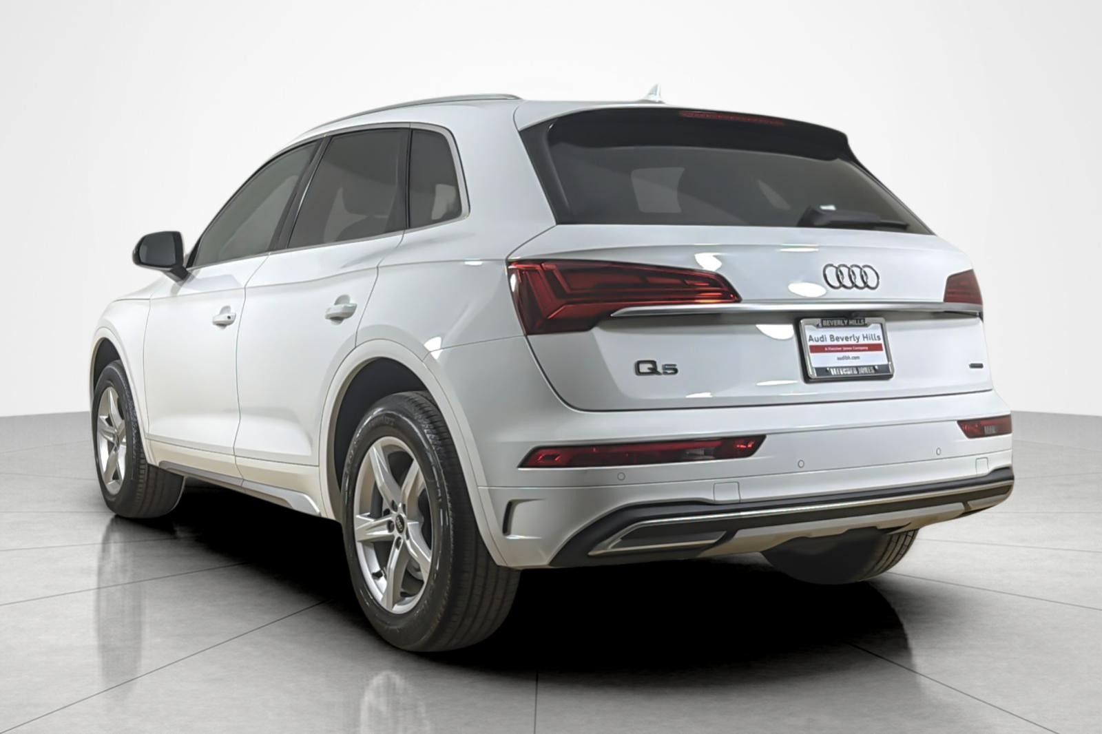 Used 2023 Ibis White Audi Premium 40 TFSI quattro image 3
