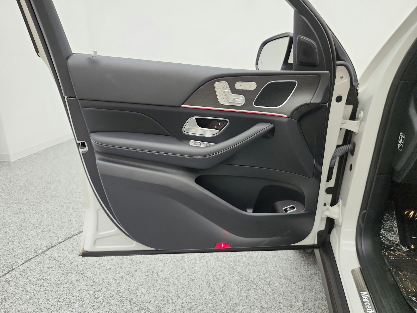 Certified Used 2024 Polar White Mercedes-Benz GLE 350 4MATIC® SUV image 13