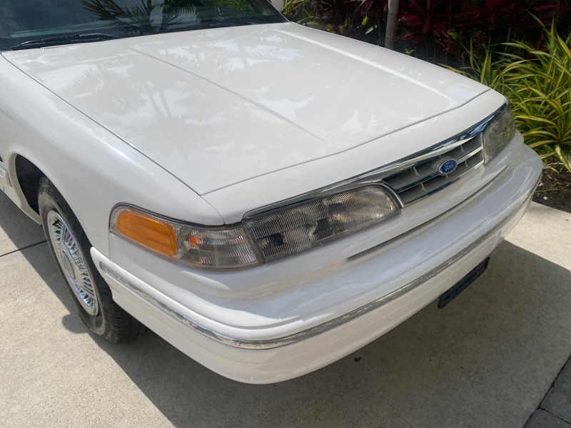 1995 Ford Crown Victoria LOW MILES 43,331 in , 