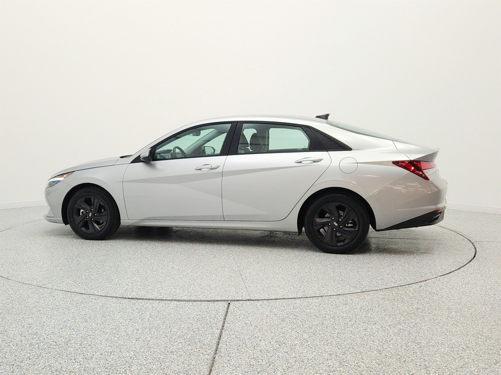 Used 2021 Shimmering Silver Pearl Hyundai SEL IVT image 8