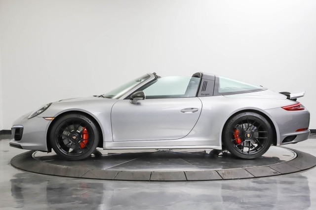 2019 Porsche 911 4 GTS 2