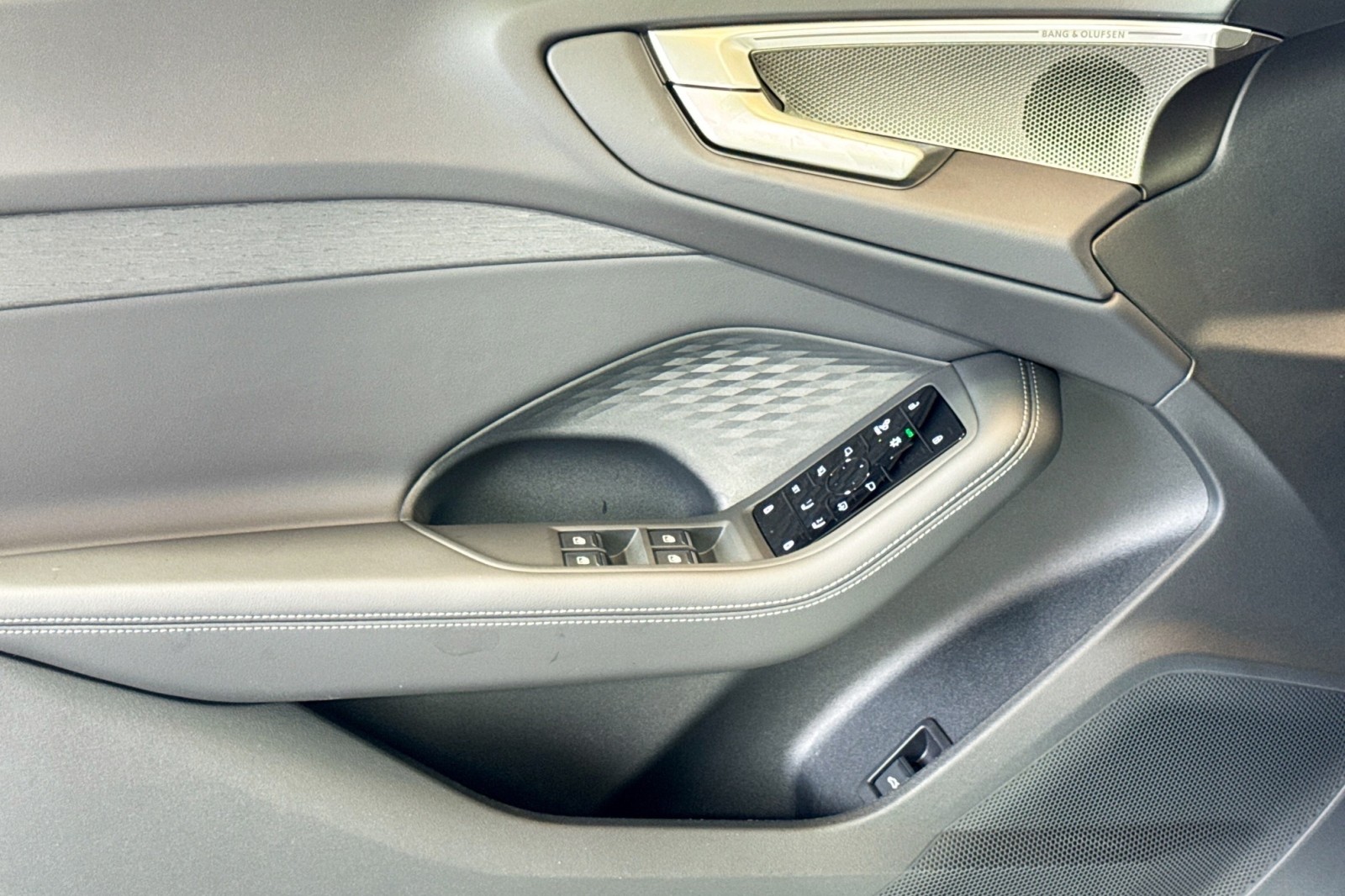 New 2025 Glacier White Metallic Audi Premium Plus 2.0 TFSI quattro image 15