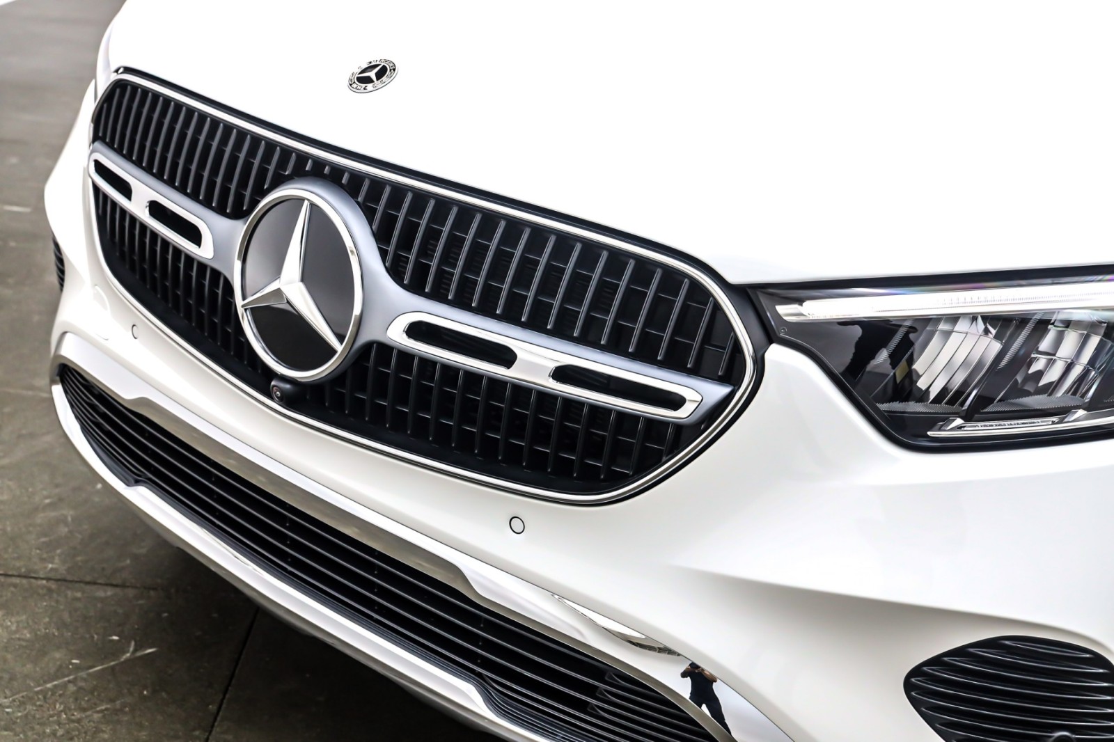 New 2026 Polar White Mercedes-Benz GLC 300 SUV image 13