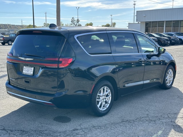 2023 Chrysler Pacifica Touring L 3