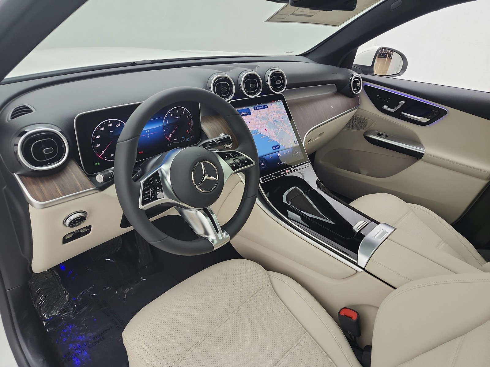 New 2026 Polar White Mercedes-Benz GLC 300 image 9