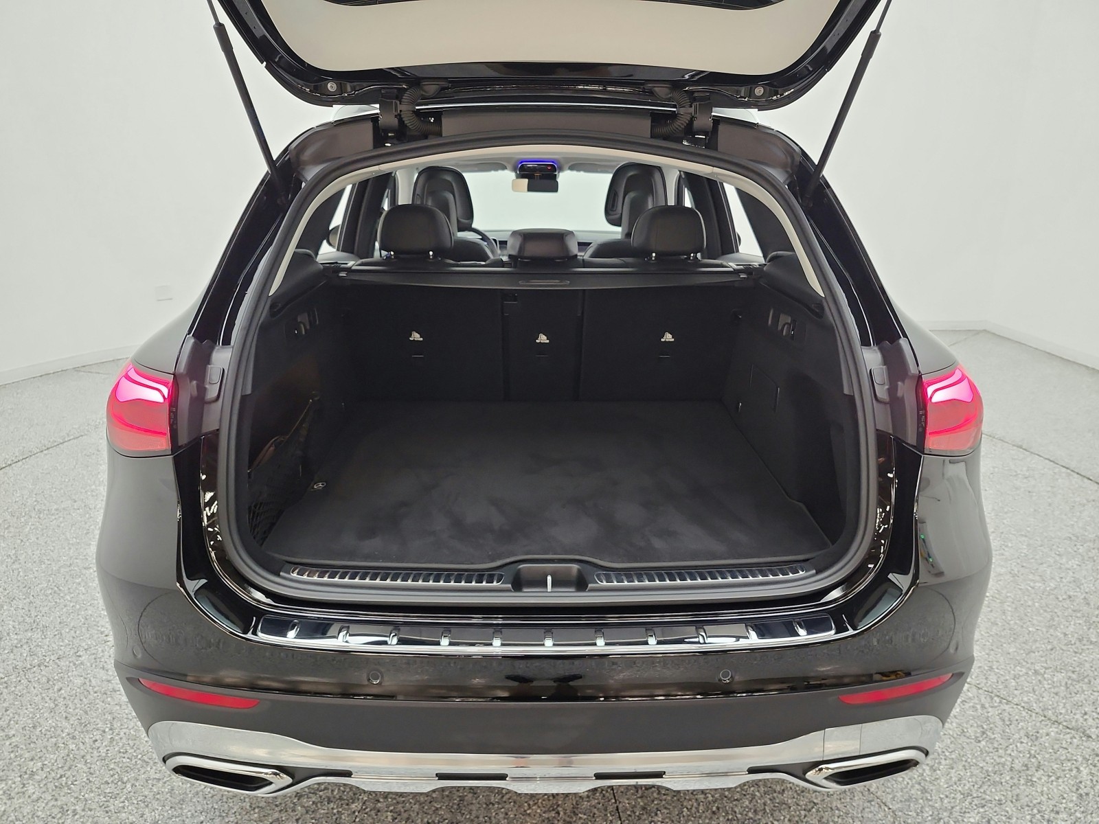 Used 2024 Black Mercedes-Benz GLC 300 SUV image 18