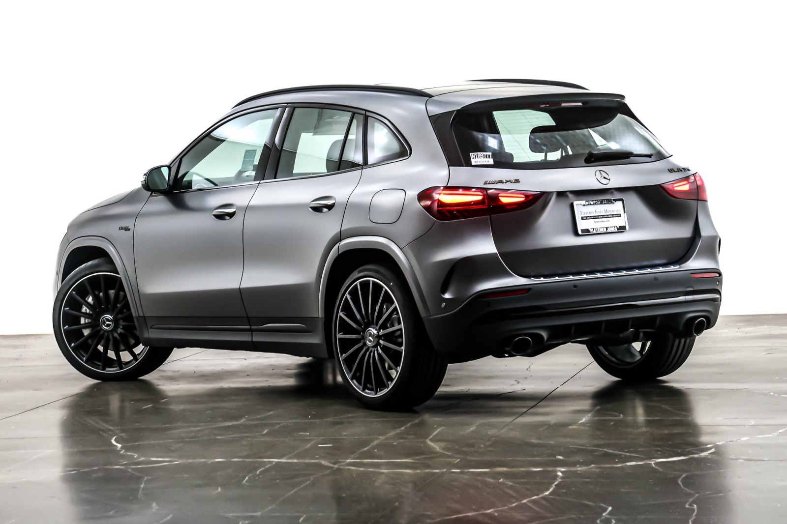 New 2026 MANUFAKTUR Mountain Grey Magno Mercedes-Benz AMG® GLA 35 image 12