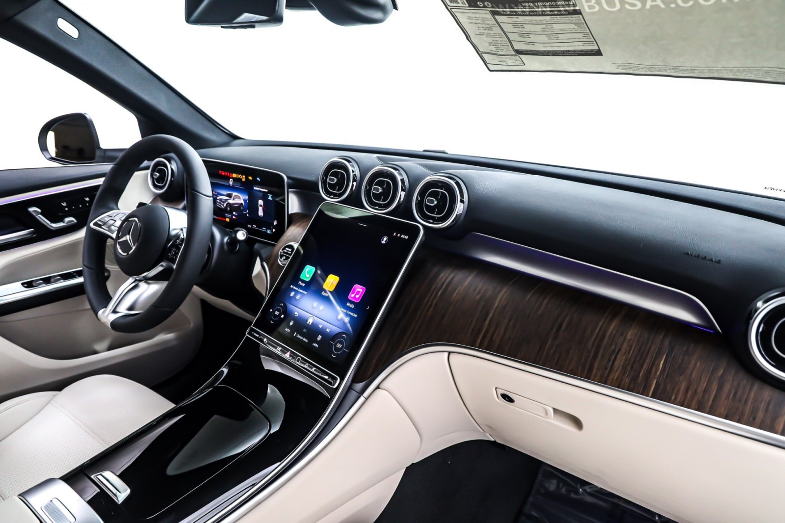 New 2026 Polar White Mercedes-Benz GLC 300 image 5