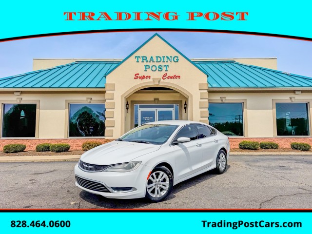 White Knuckle Clear Coat 2017 Chrysler 200 Limited Sedan FWD Sedan Front-Wheel Drive Automatic