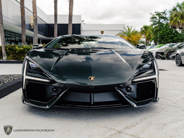 Lamborghini Revuelto