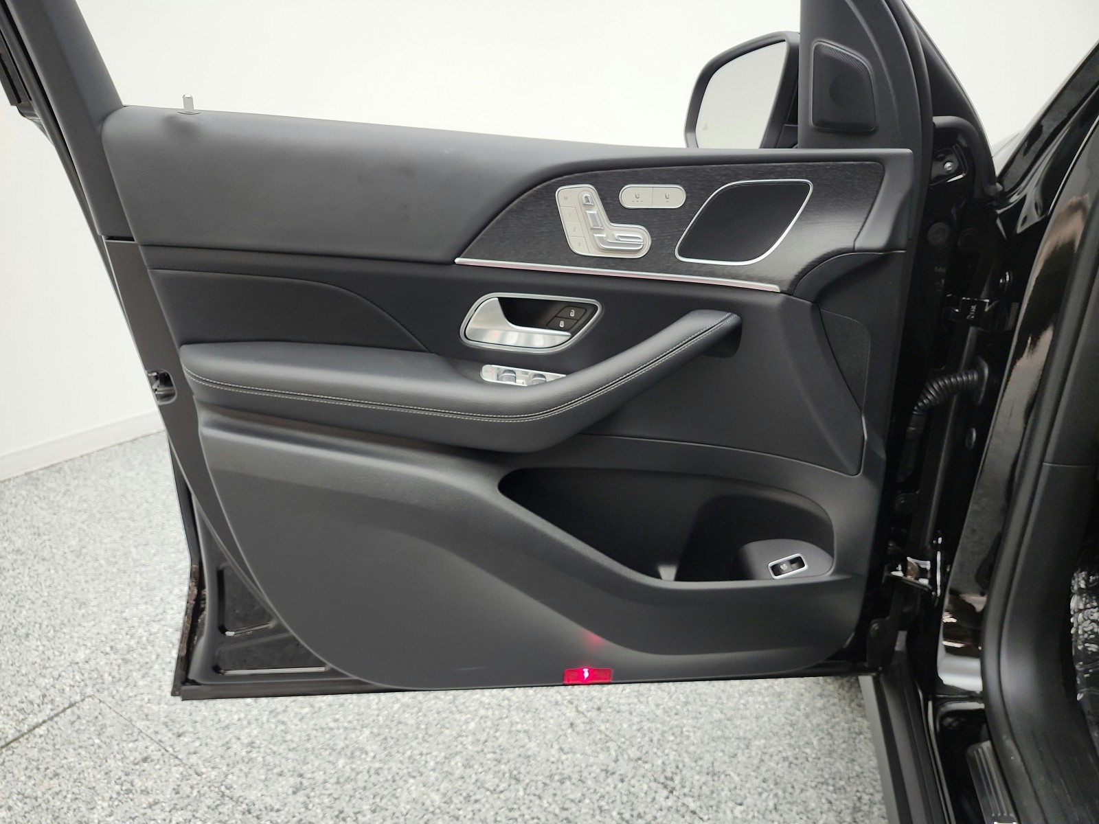 Certified Used 2026 Black Mercedes-Benz GLE 350 SUV image 12