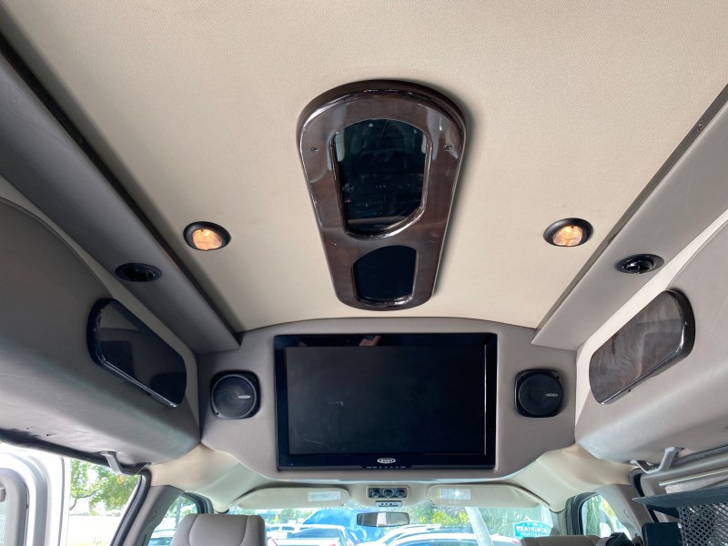 2013 GMC SAVANA HI TOP CONVERSION HANDICAP LIFT LOW MILES 24,857 in , 