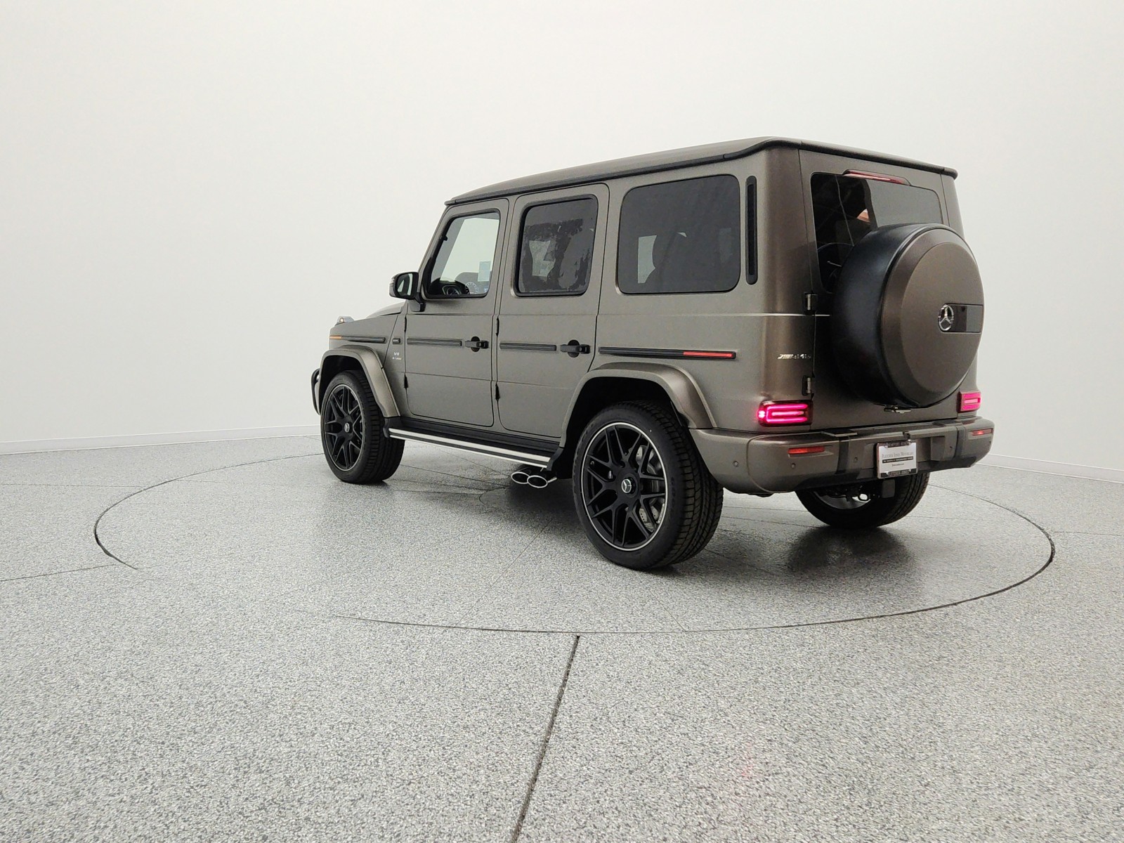 New 2026 MANUFAKTUR Monza Grey Magno Mercedes-Benz AMG® G 63 SUV image 7