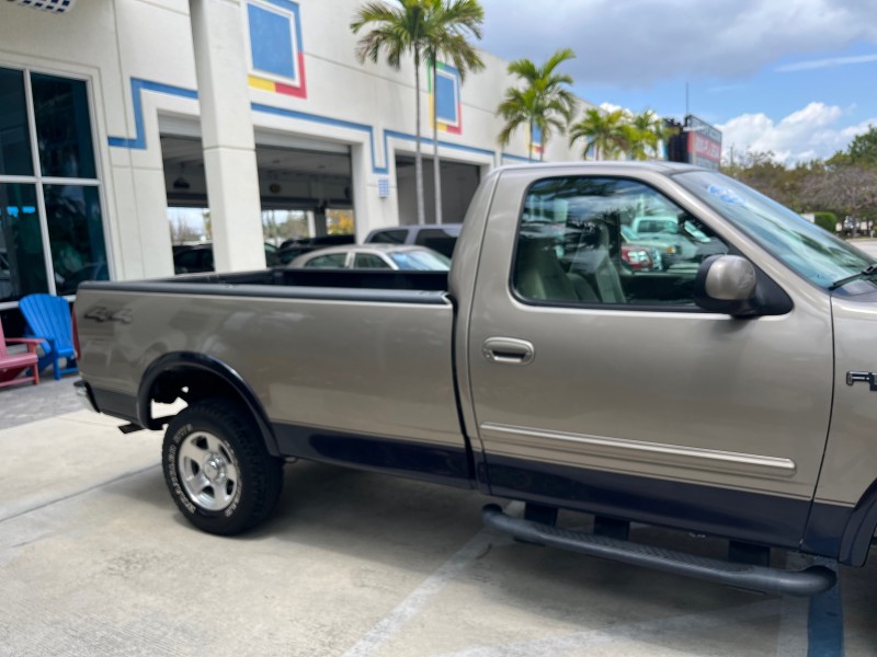 2001 Ford F-150 4X4 XLT LOW MILES 28,132 in , 