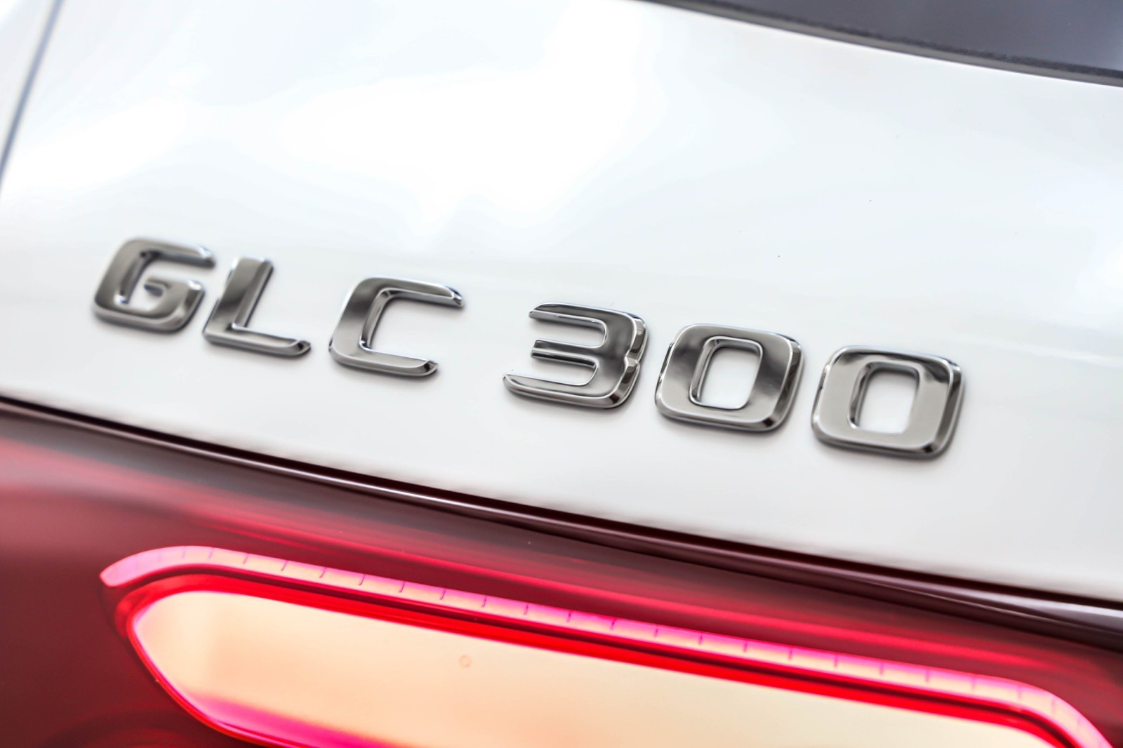 New 2026 Polar White Mercedes-Benz GLC 300 image 9