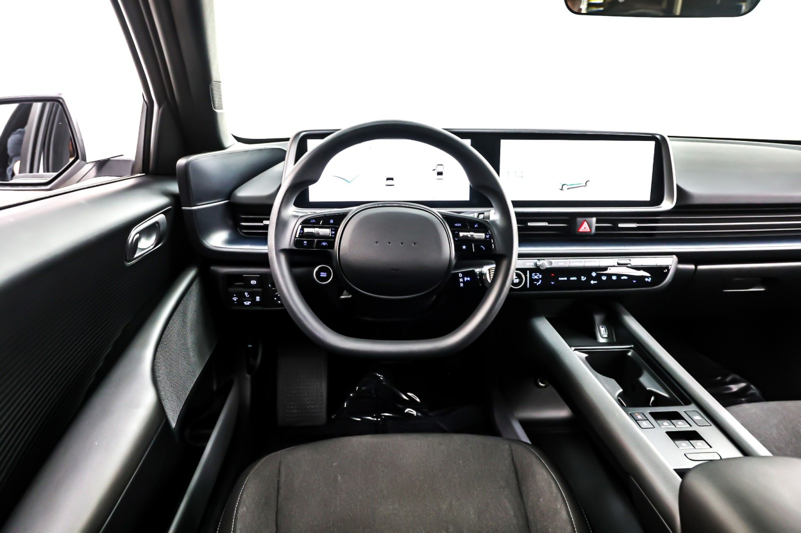 Used 2025 Serenity White Hyundai SE Standard Range RWD image 5