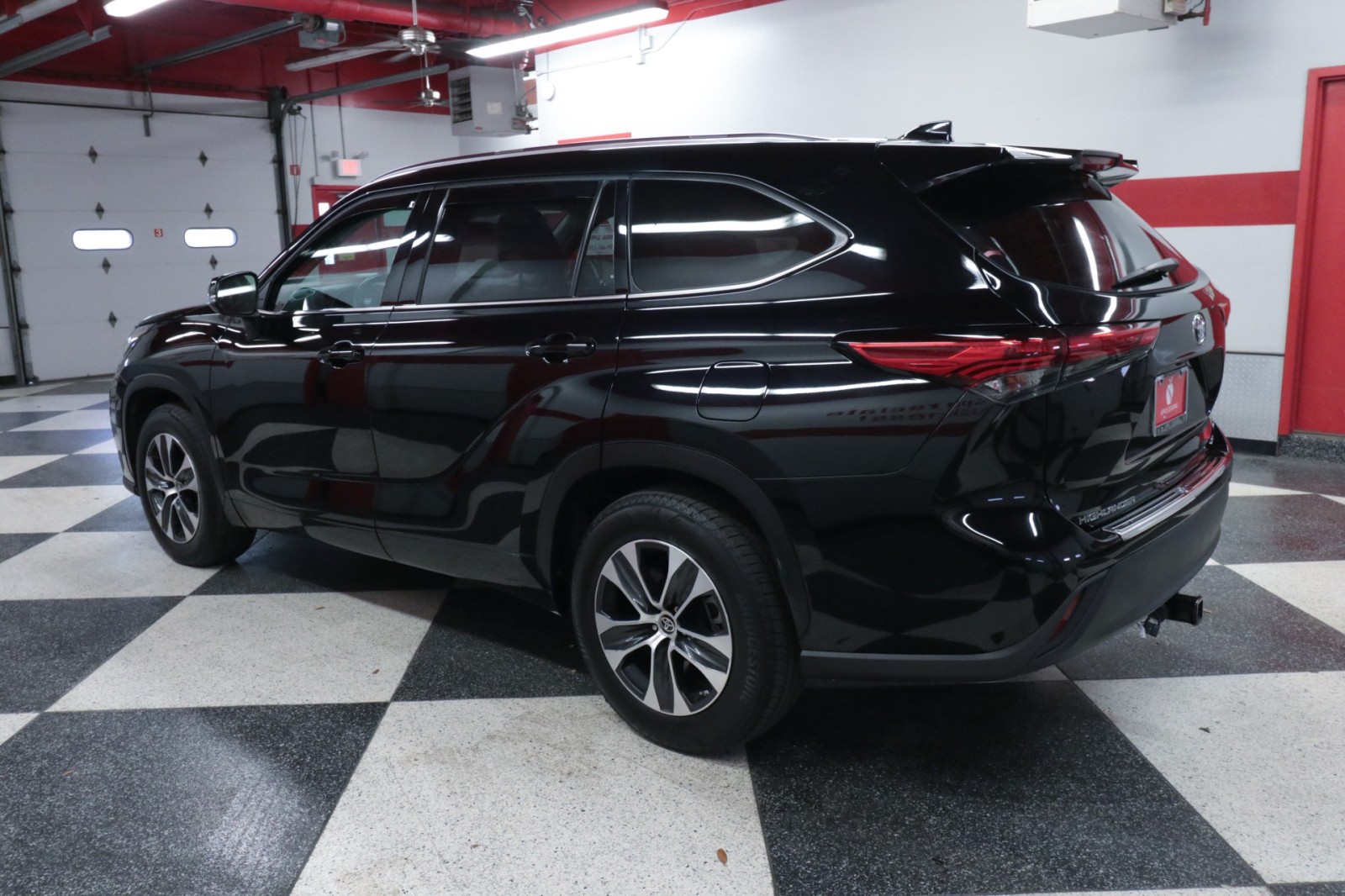 Used Car 2021 Toyota Highlander  Xle For Sale Under $35,000 In Austin, Texas