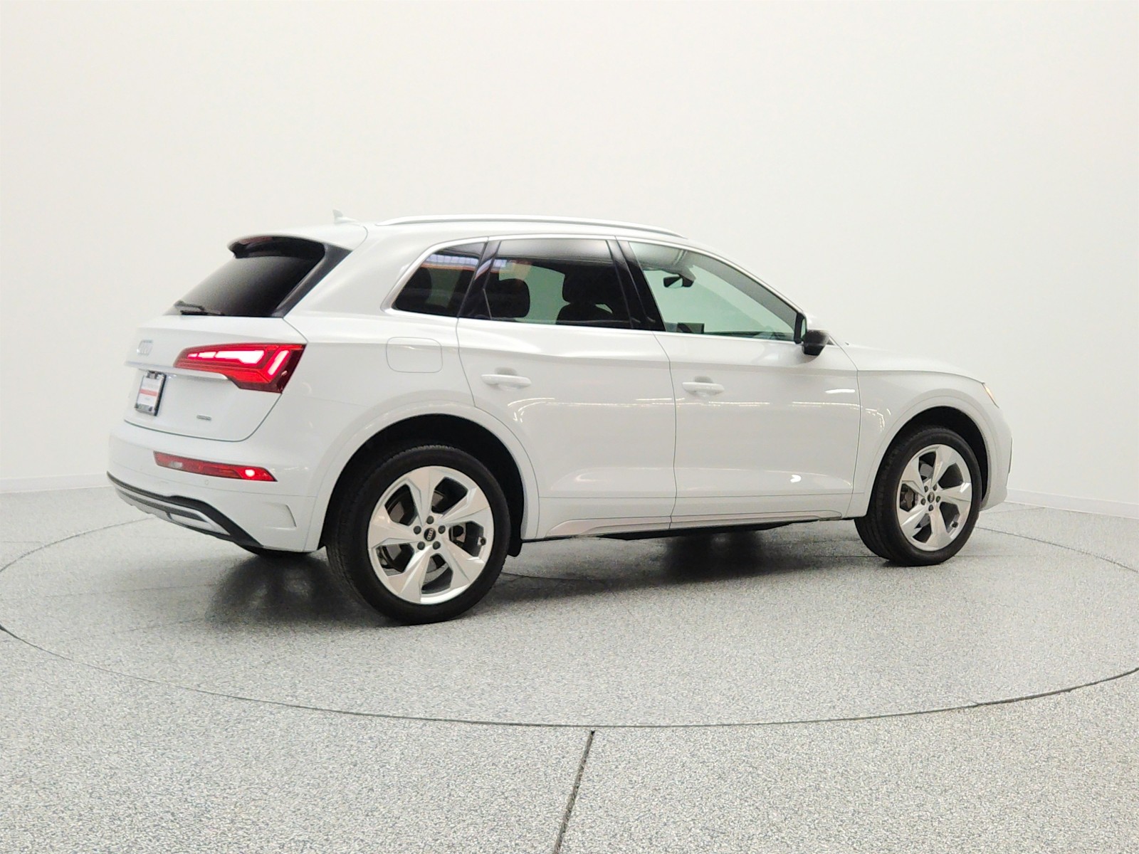 Used 2021 Glacier White Metallic Audi Premium Plus 45 TFSI quattro image 5