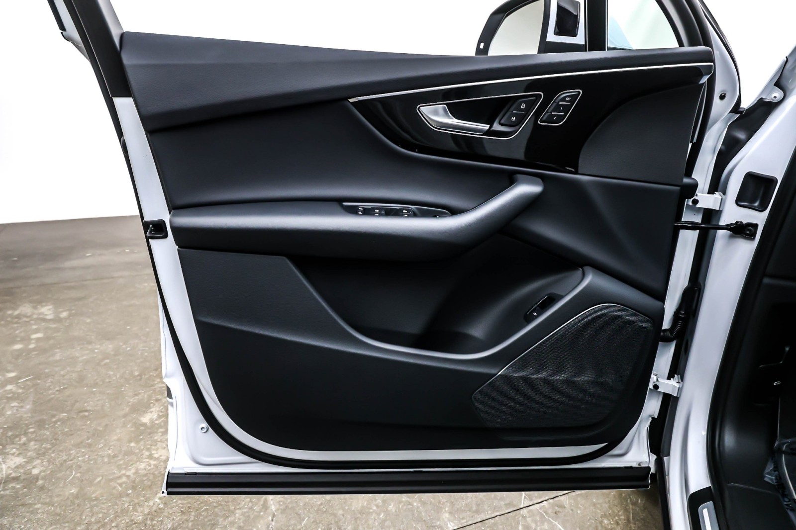 Used 2025 Glacier White Metallic Audi Premium 45 TFSI quattro image 22