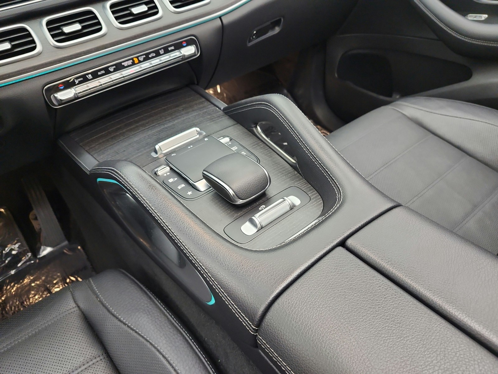 Used 2021 Polar White Mercedes-Benz GLE 580 4MATIC® SUV image 30