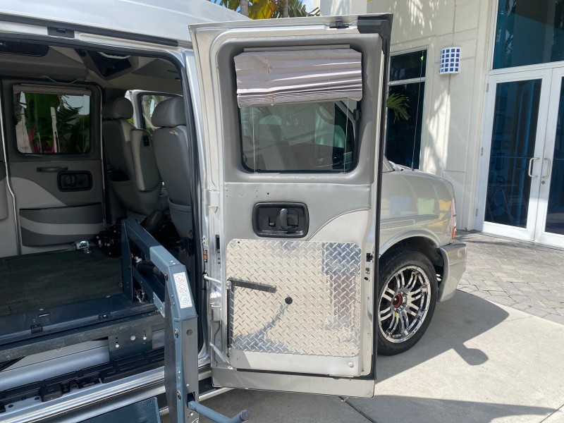 2013 GMC SAVANA HI TOP CONVERSION HANDICAP LIFT LOW MILES 24,857 in , 