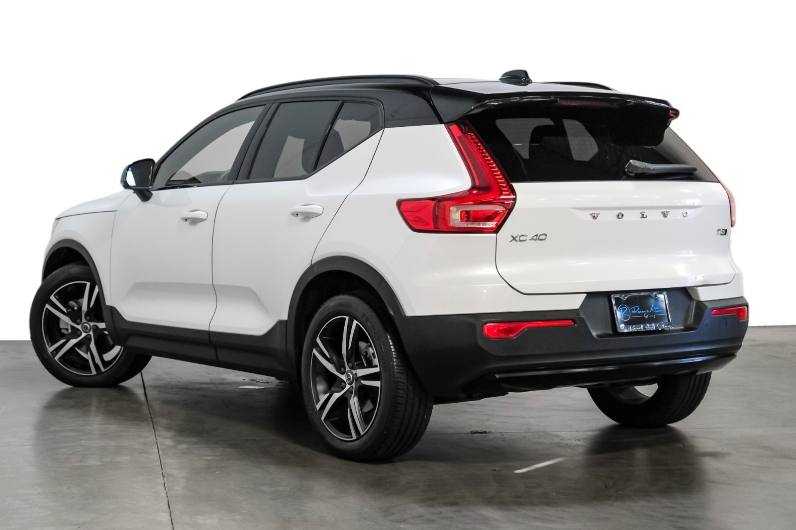 2021 Volvo XC40 T5 AWD R-Design ClimatePkg POLESTAR ProtectionPkg RearSpoiler 9