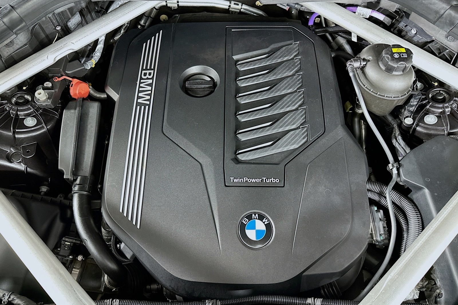 Used 2022 Dark Graphite Metallic BMW xDrive40i image 13