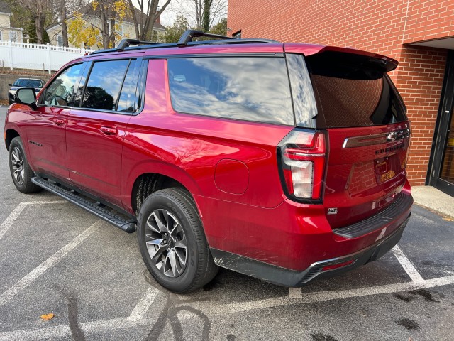 2021 Chevrolet Suburban Z71 Signature Pkg with Center Buckets 9