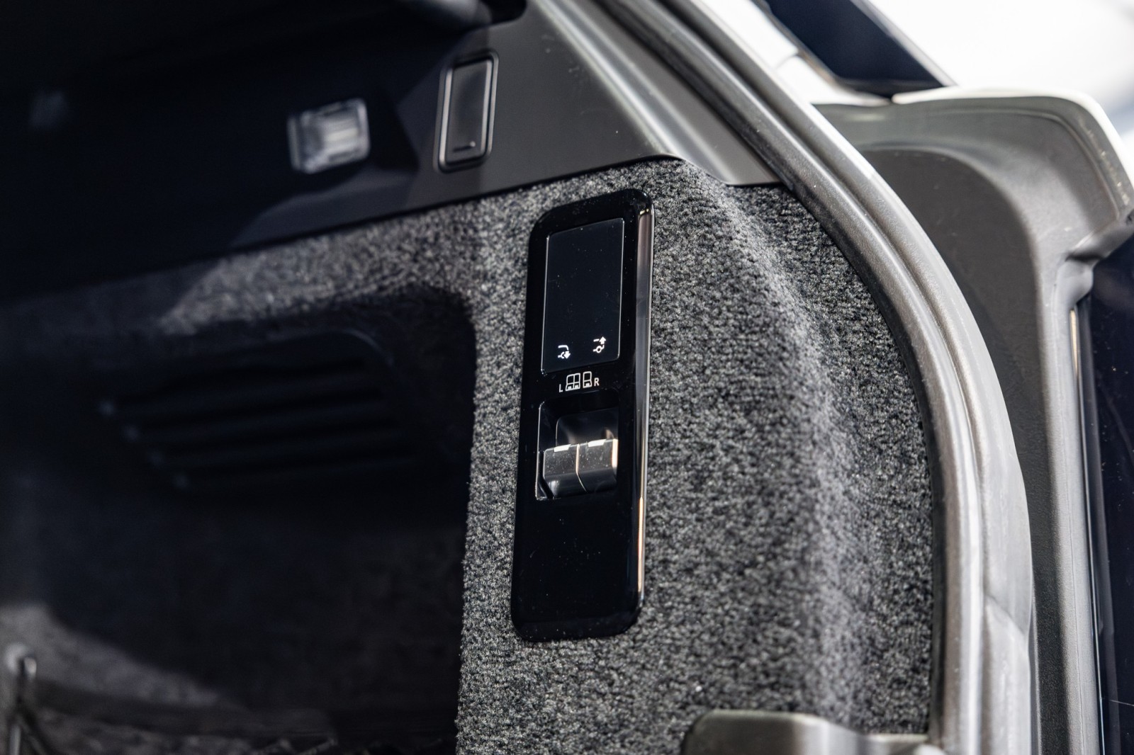 Used Car 2023 Land Rover Range Rover  Se - $140,310 Msrp - 23 Inch Wheels - Black Contrast Roof - One Owner For Sale Under $120,000 In Boerne, Texas