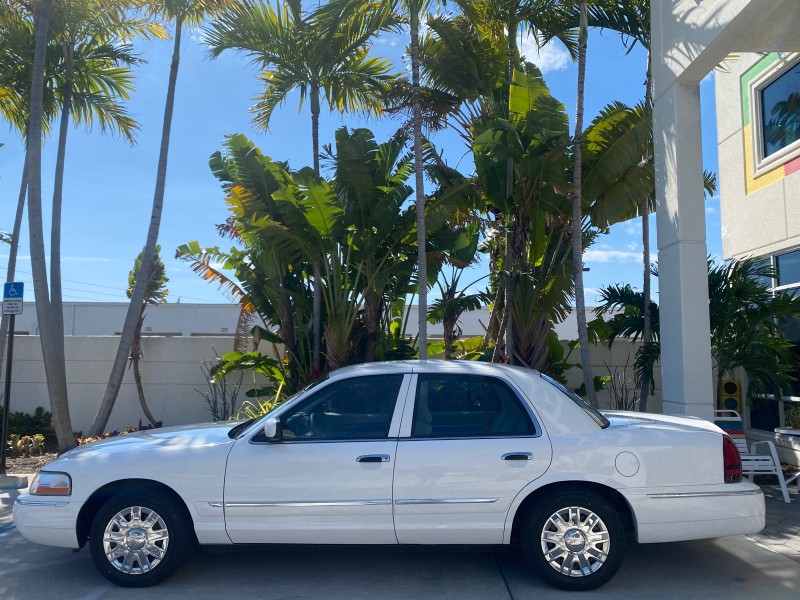 2005 Mercury Grand Marquis GS LOW MILES 49,348 in , 