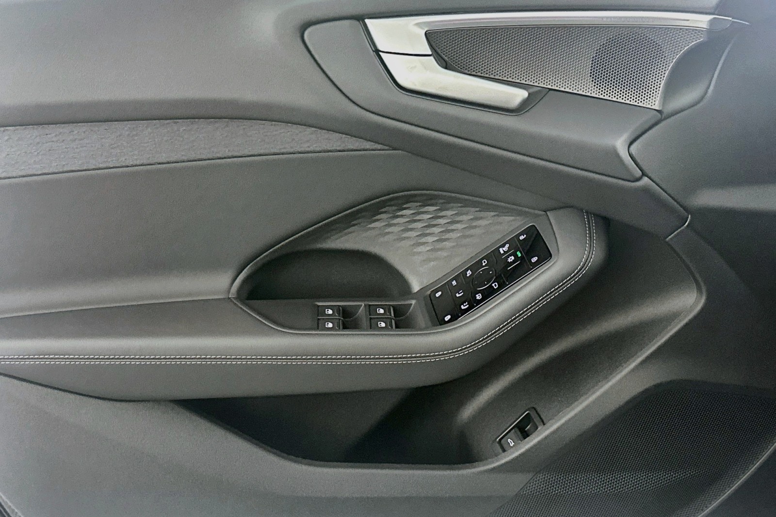 New 2026 Daytona Gray Pearl Effect Audi Premium Plus image 16
