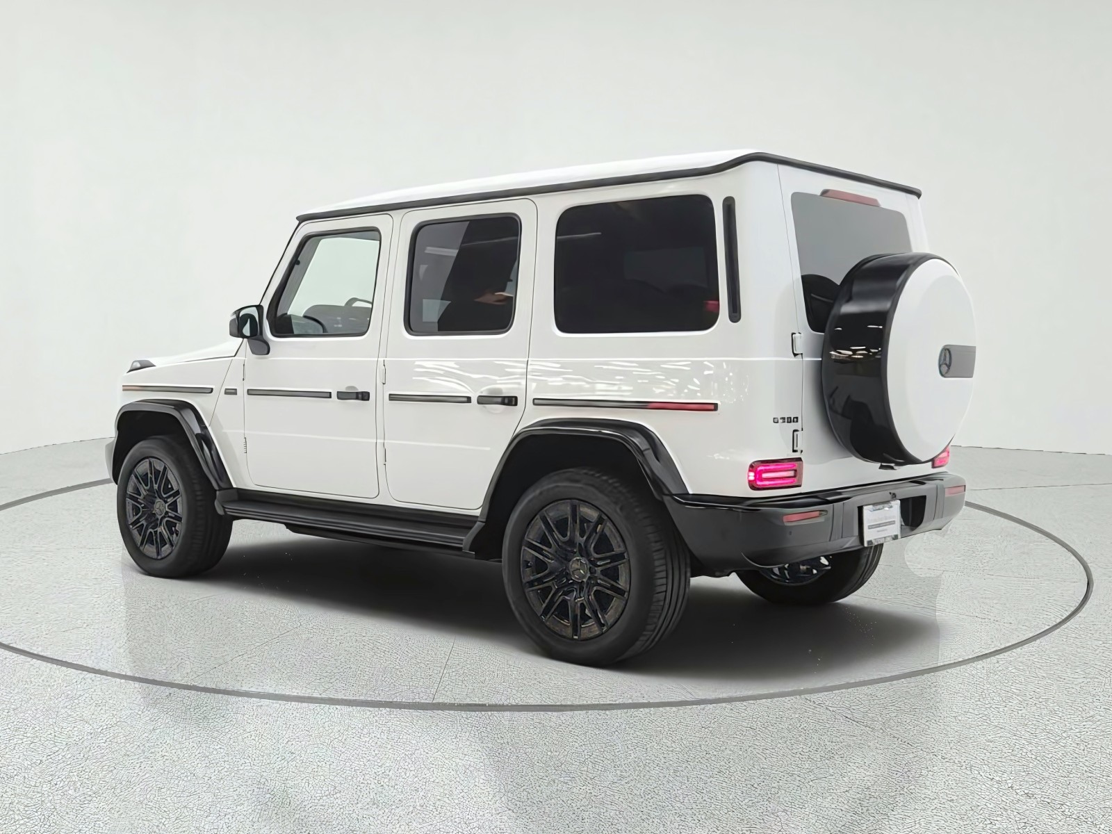 New 2027 MANUFAKTUR Moonlight White Metallic Mercedes-Benz G 580e SUV image 7