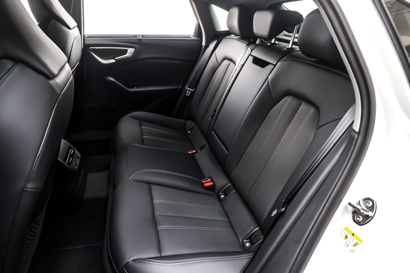 New 2025 Glacier White Metallic Audi Premium Plus 2.0 TFSI quattro image 8