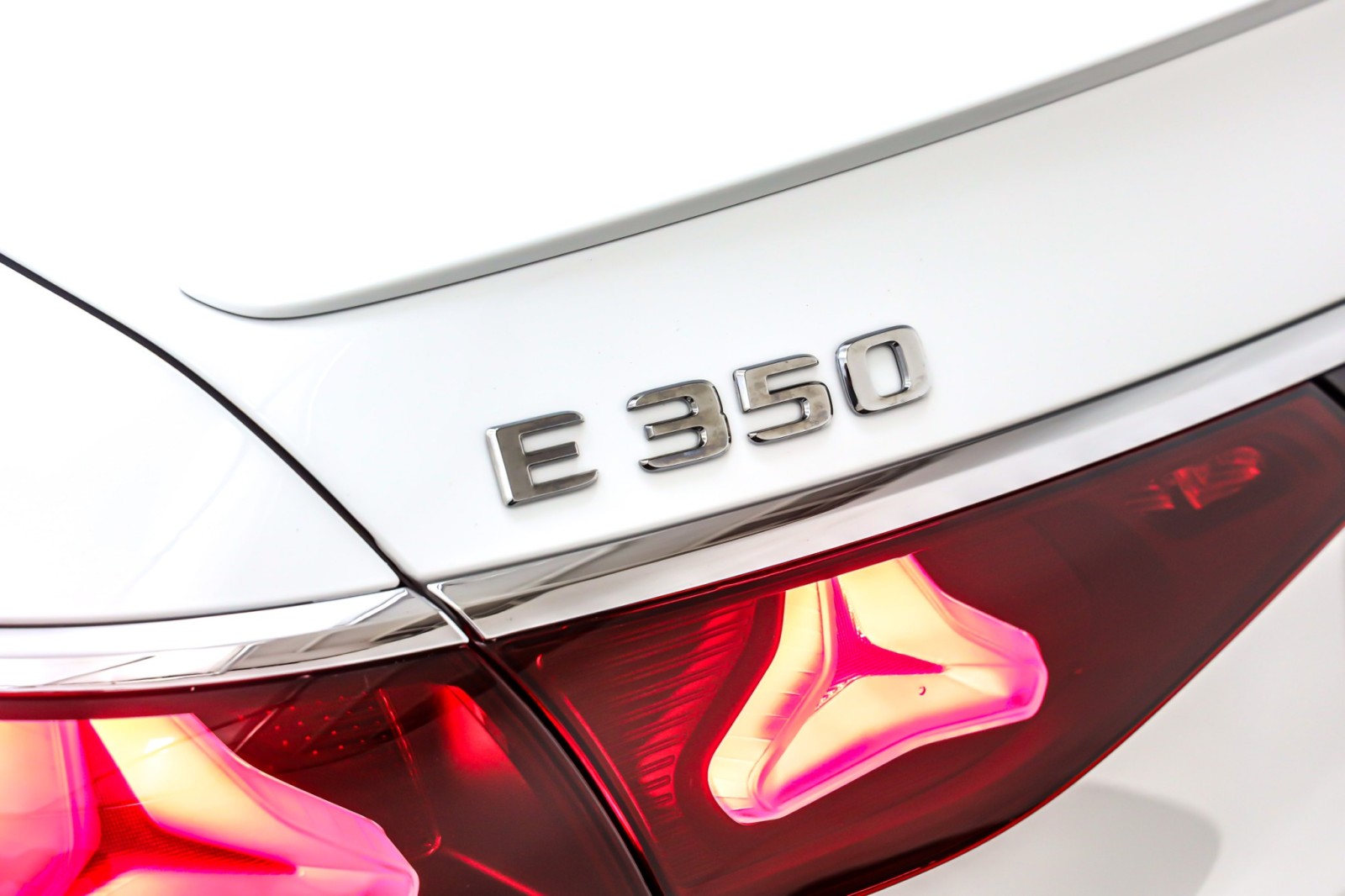 New 2025 Polar White Mercedes-Benz E 350 image 9