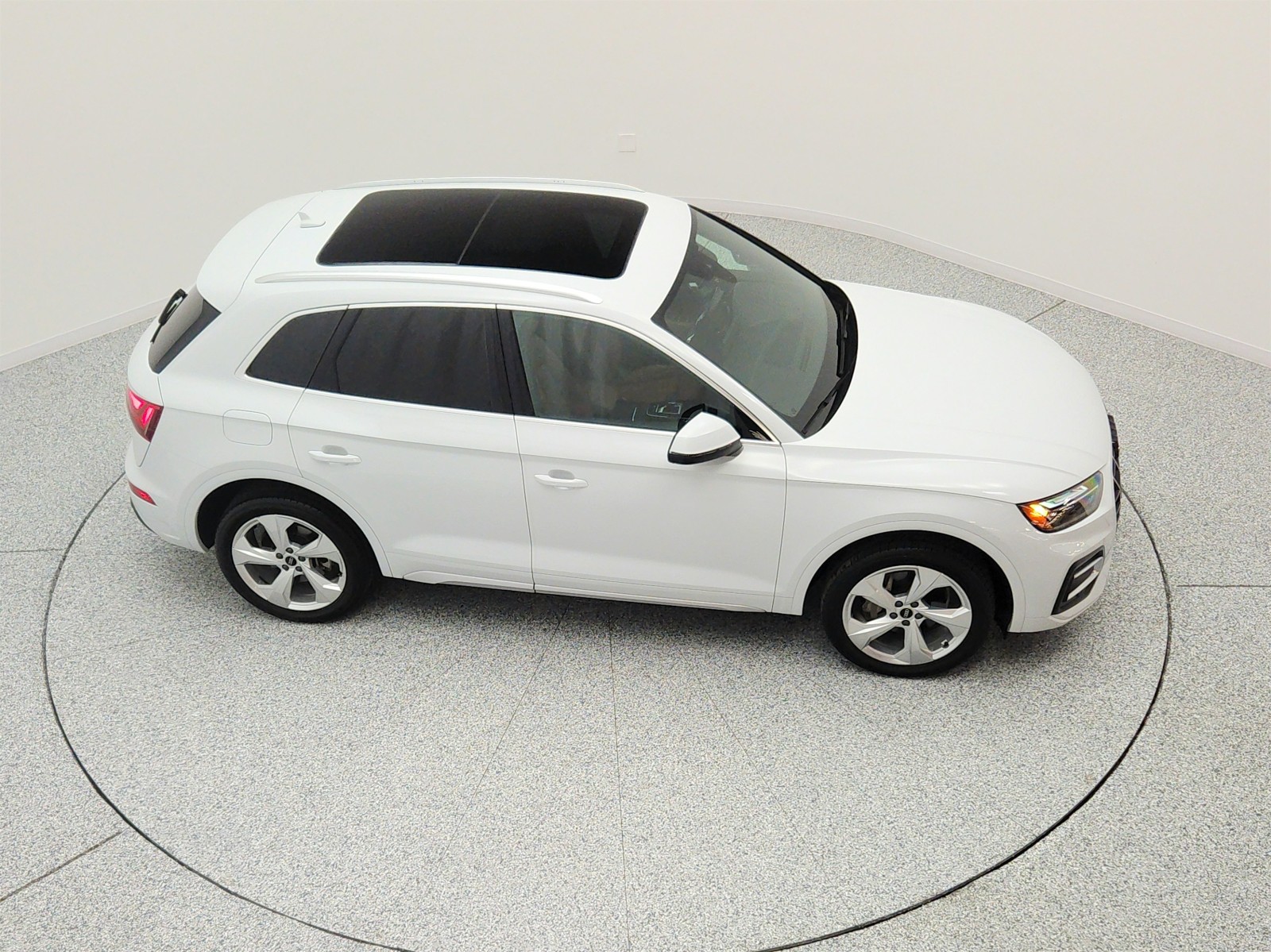 Used 2021 Glacier White Metallic Audi Premium Plus 45 TFSI quattro image 23