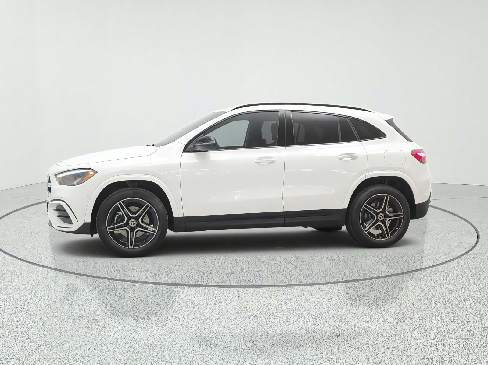 New 2026 Polar White Mercedes-Benz GLA 250 SUV image 8