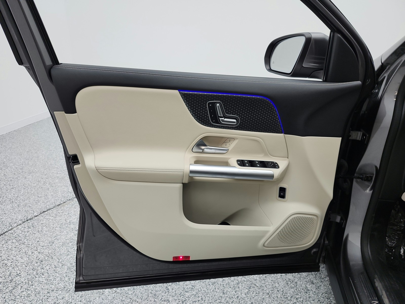 Used 2025 Mountain Grey Metallic Mercedes-Benz GLA 250 SUV image 14