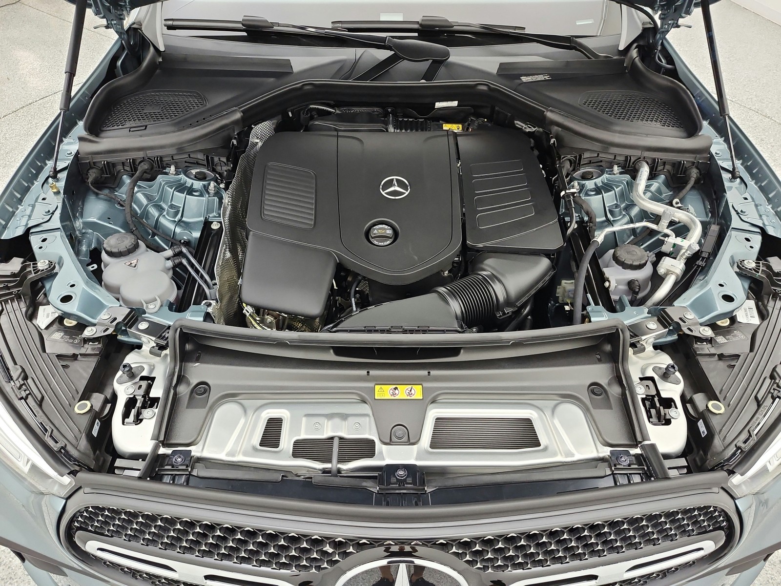 New 2027 Verde Silver Metallic Mercedes-Benz GLC 300 SUV image 12