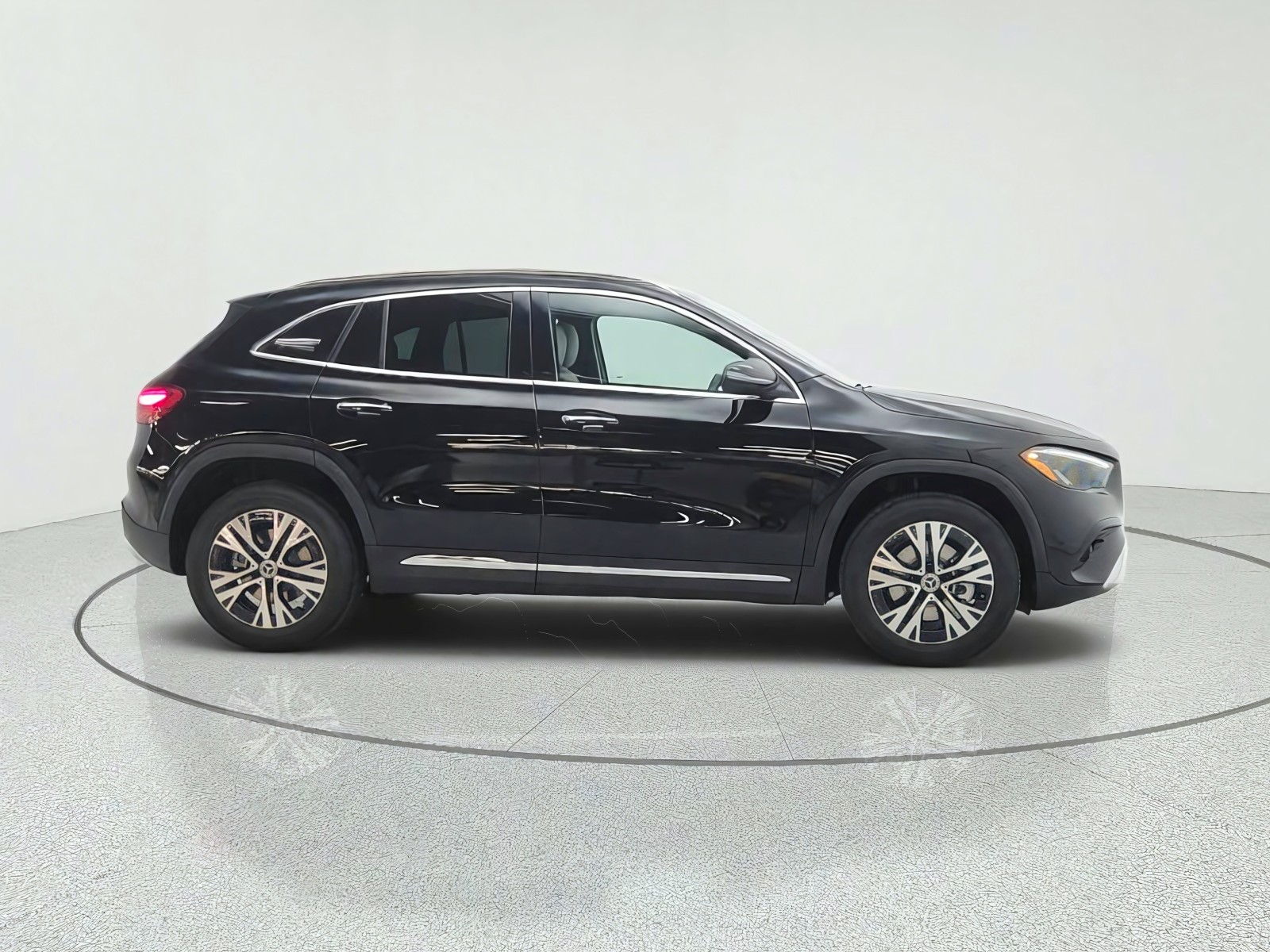 New 2026 Night Black Mercedes-Benz GLA 250 SUV image 4