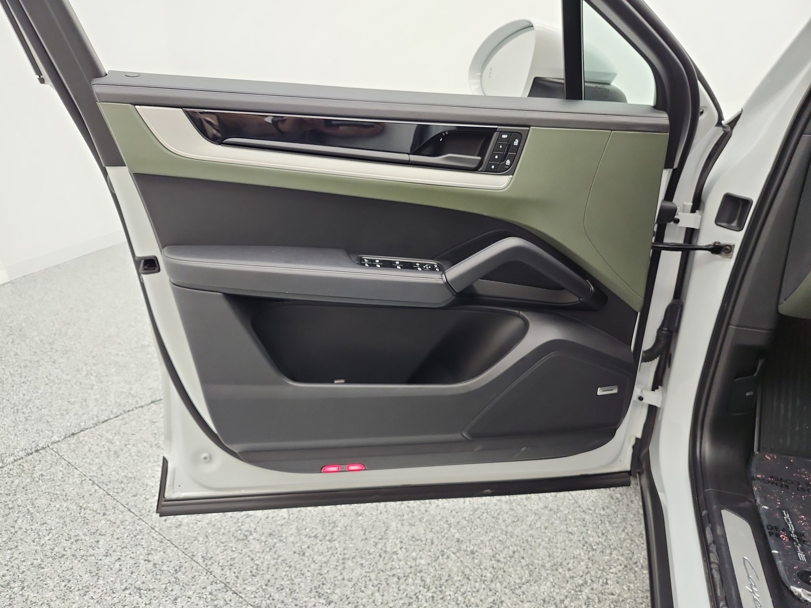 Used 2024 White Porsche Coupe AWD image 21