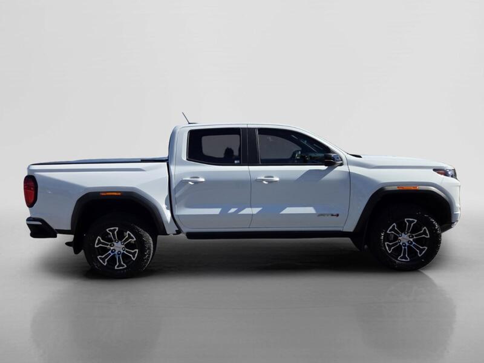 Used 2024 WHITE GMC 4WD Crew Cab AT4 image 6