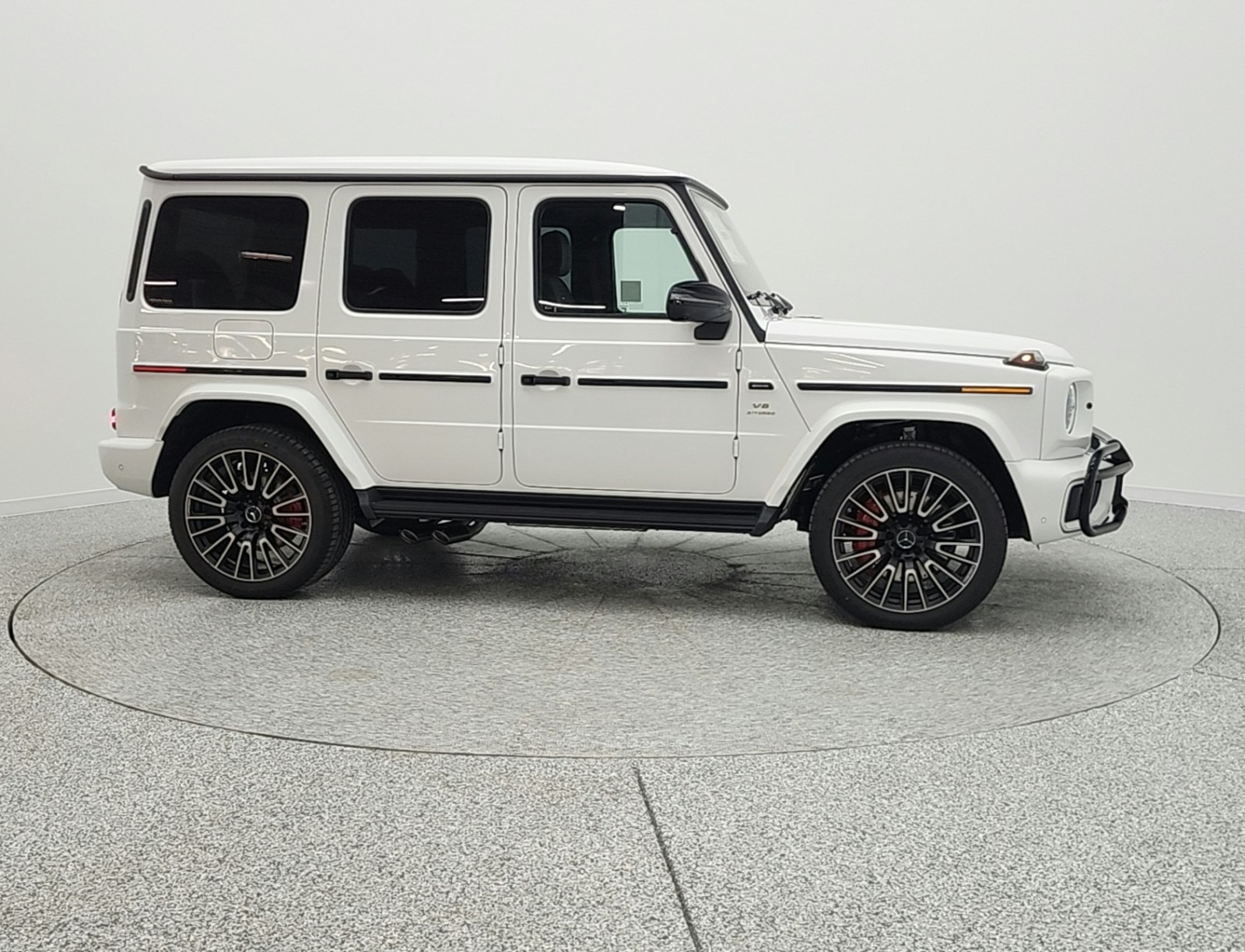 New 2026 MANUFAKTUR Moonlight White Metallic Mercedes-Benz AMG® G 63 SUV image 4