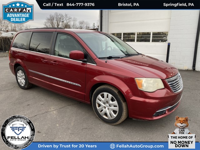 2012 Chrysler Town & Country Touring FWD