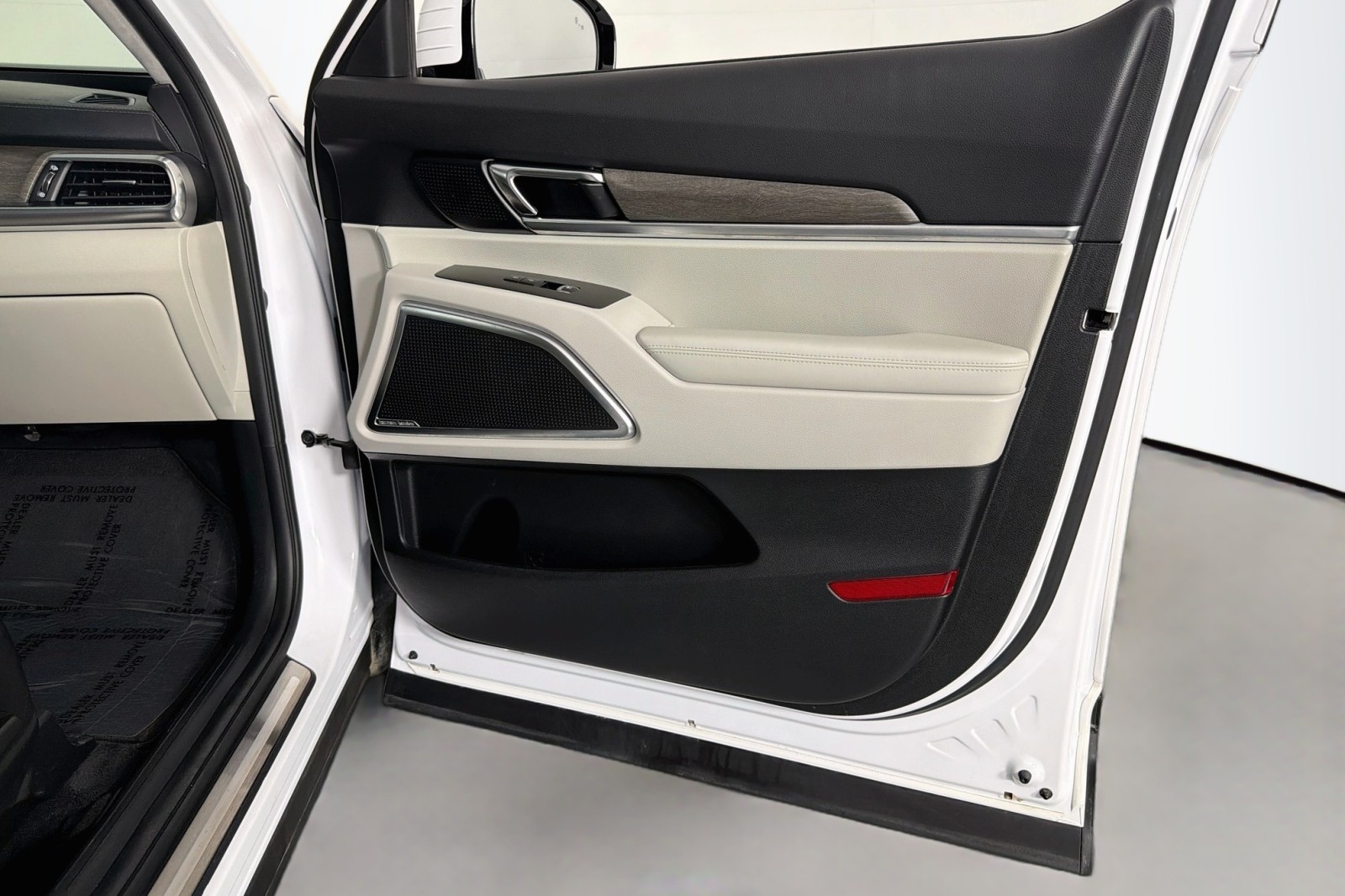 Used 2022 Glacial White Pearl Kia SX image 25