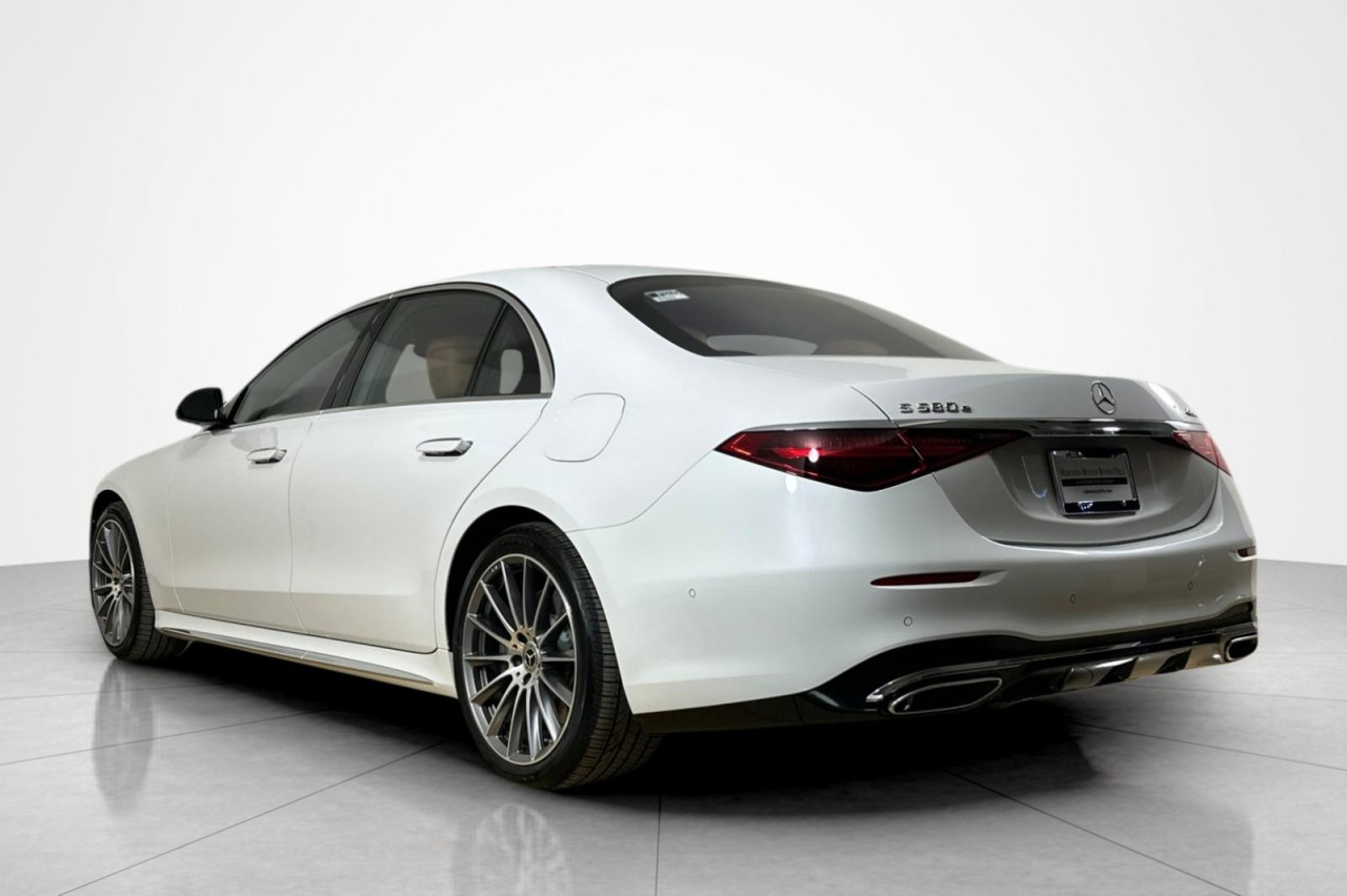 Used 2024 MANUFAKTUR Moonlight White Metallic Mercedes-Benz S 580e image 3