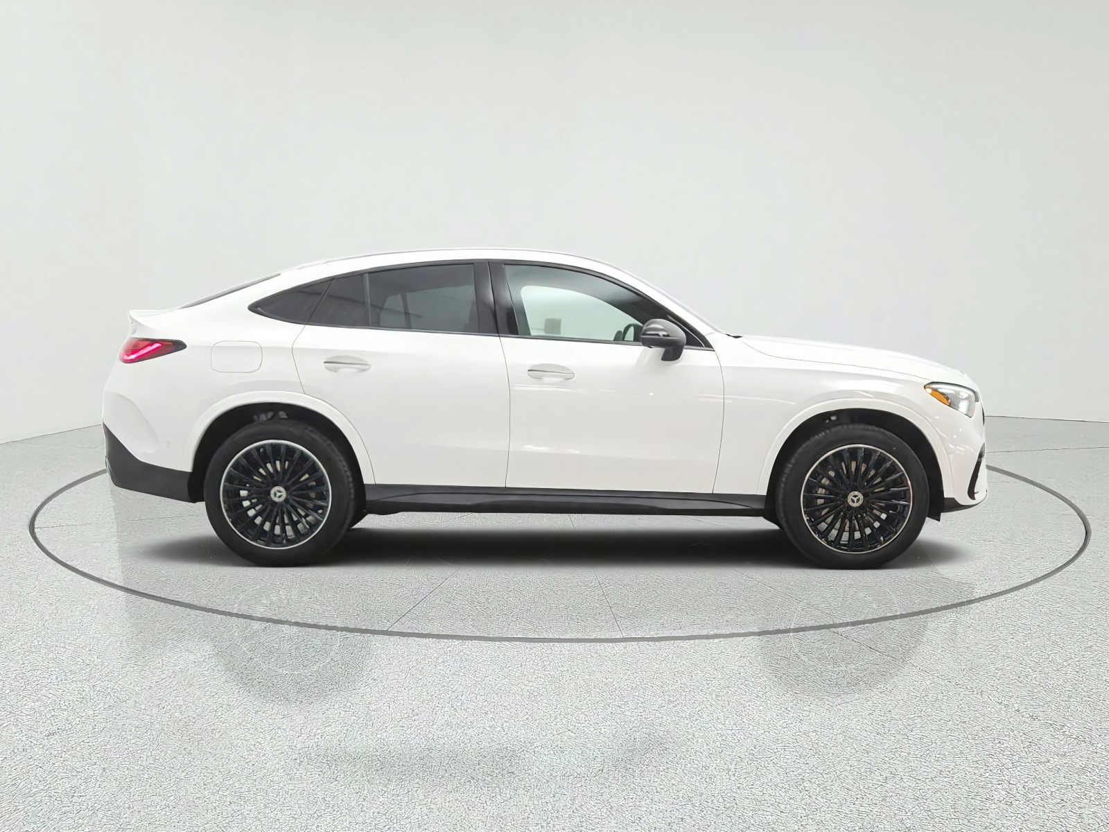 New 2027 Polar White Mercedes-Benz GLC 300 4MATIC® Coupe image 4