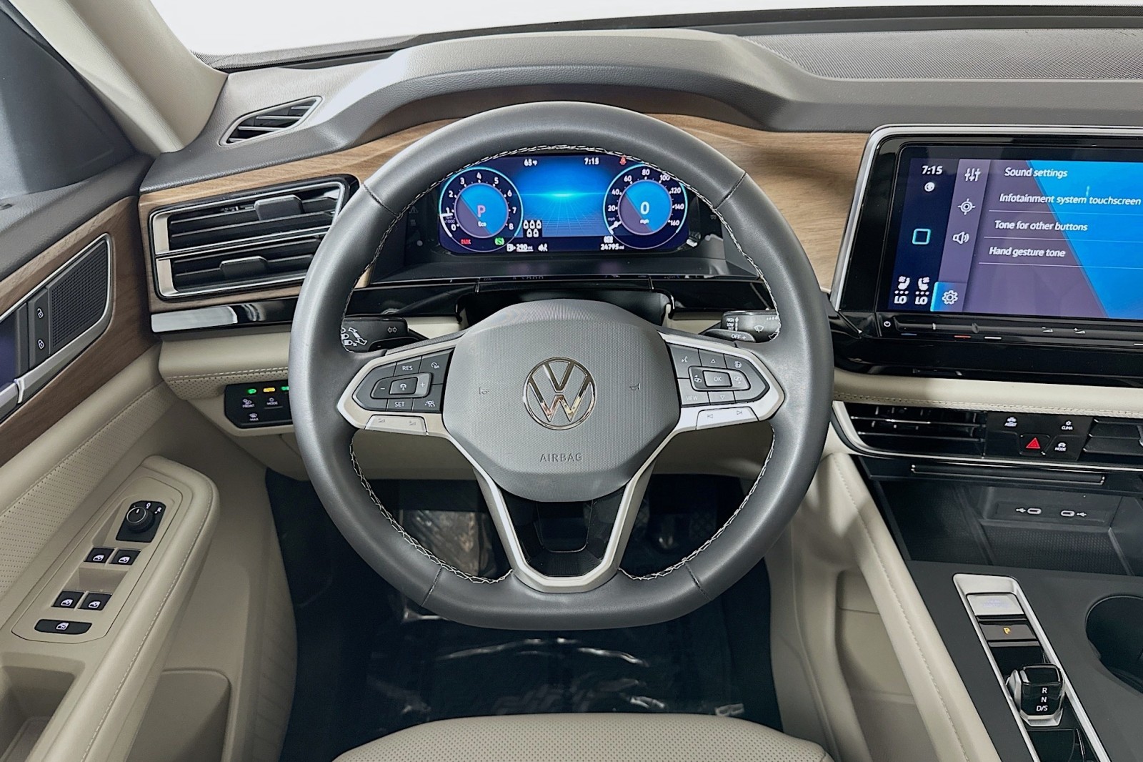 Used 2024 Platinum Gray Metallic Volkswagen 2.0T SE image 5